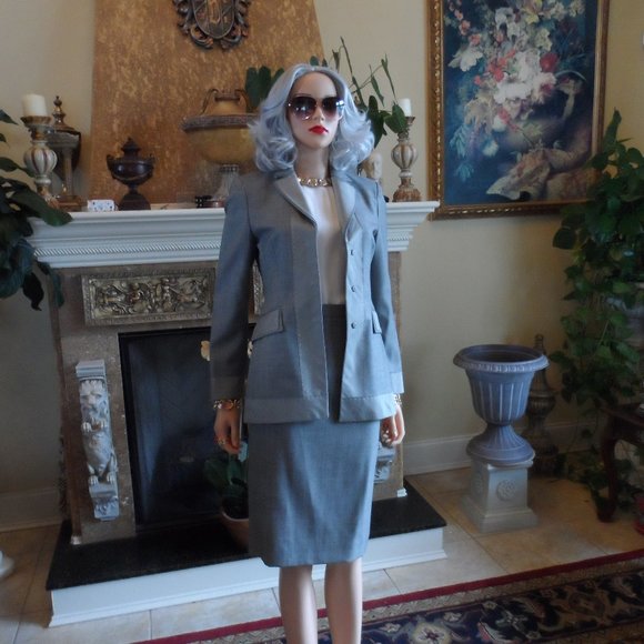 Moschino ChipandChic Ligth Gray Skirt Suit w/Trapunto Stiching Detasil Size US 6 - Picture 1 of 16